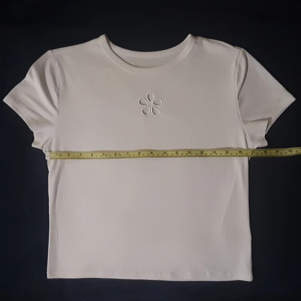 Light Ribbed Semi Crop Top - Picture 2 of 3